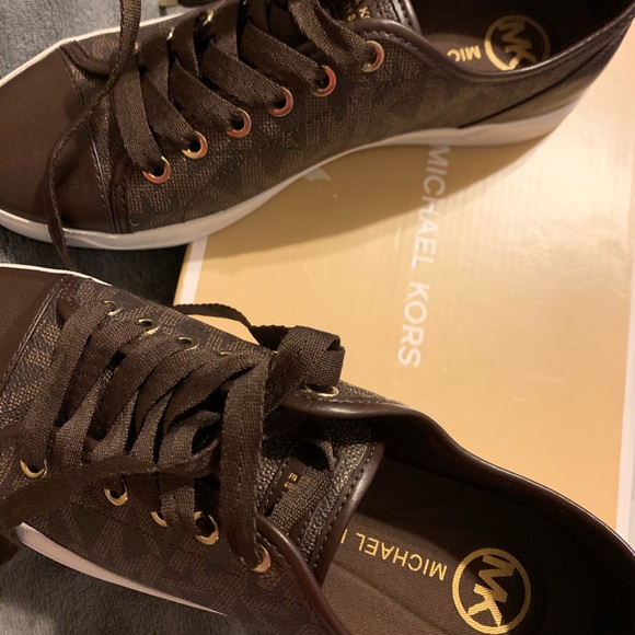 Micheal Kors brown sneakers in a box - Picture 5 of 6